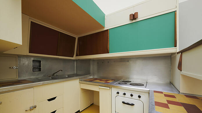 Mit Müllschlucker und Durchreiche: Le Corbusier stand früher auf dem Label der gut 300 Modul-Küchen der Wohnmaschine Unité d'habitation in Marseille. Entworfen haben sie allerdings Charlotte Perriand und André Wogenscky zwischen 1946 und 1952.