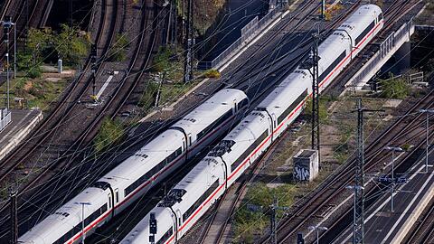 Die Deutsche Bahn freut sich erstmals seit Jahren wieder &uuml;ber schwarze Zahlen. (Archivbild)