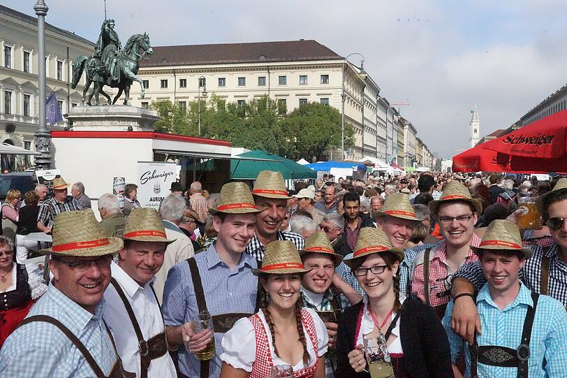 Bilder vom Bauermarkt 2014 am Odeonsplatz.