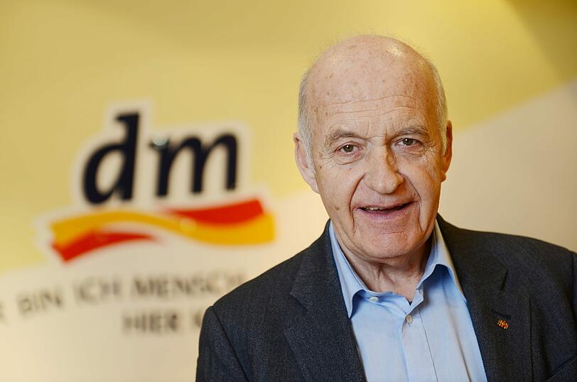 Sein größer Luxus ist seine Bahn-Card 100: dm-Gründer Götz Werner feiert am Mittwoch 70. Geburtstag.
