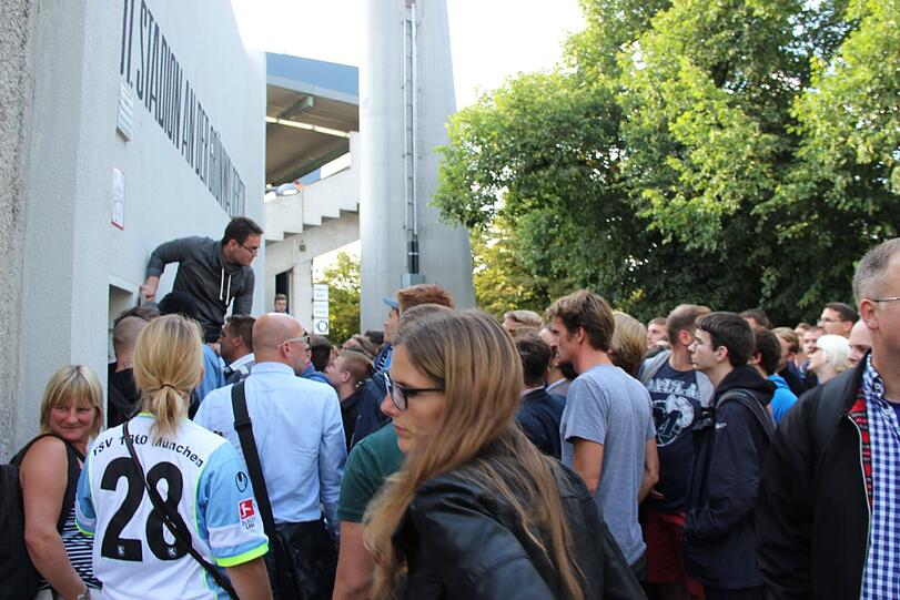 Sehen Sie hier weitere Bilder vor dem Amateurderby.