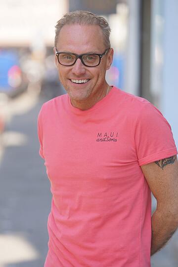 Robert Maier-Kares (43), Eismeer-Gastronom und Pink-Christmas-Veranstalter: "Nach der Corona-Krise wird das Allererste sein, dass ich meine politische Orientierung überdenke und mich eventuell neu besinne. Außerdem werde ich mir ein Segelboot kaufen. Letztendlich vermute ich, dass sich die Flexibilität der Unternehmer dramatisch verändert mit der Zeit. Man ist gezwungen, kreativ zu sein. Und: Man kann sehr wohl Unternehmern und Gastronomen Verantwortung übertragen. Wenn sich die nächsten Monate nicht deutlich etwas an den Beschränkungen ändert, dann befürchte ich, dass es 80 Prozent der Gastronomen nicht packen. Gut möglich, dass noch viele tolle Ideen entstehen. Es wird viel Neues passieren mit neuen Gastronomie-Konzepten."