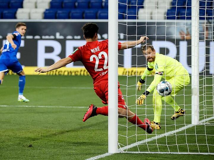 Christoph Baumgartner (2.v.l.) war der Matchwinner beim Hoffenheimer Sieg gegen Köln.
