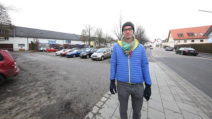 Bis jetzt der Aubinger Ortskern an dieser Stelle nur ein großer Parkplatz. Fritz Roth will das ändern.