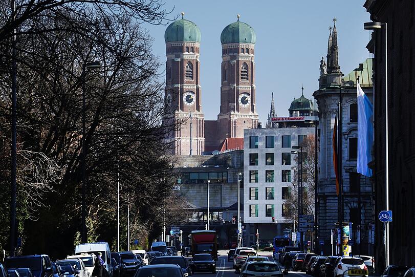 Postkartenblick in die Elisenstraße in Richtung der Altstadt.