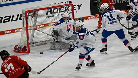 Deutschlands Eishockey-Frauen spielen jetzt um den Turniersieg.