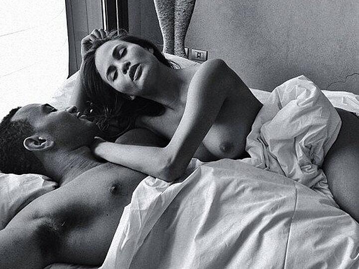 Beim Dreh zu "All of Me" ließen John Legend und Freundin Chrissy Teigen die Hüllen fallen