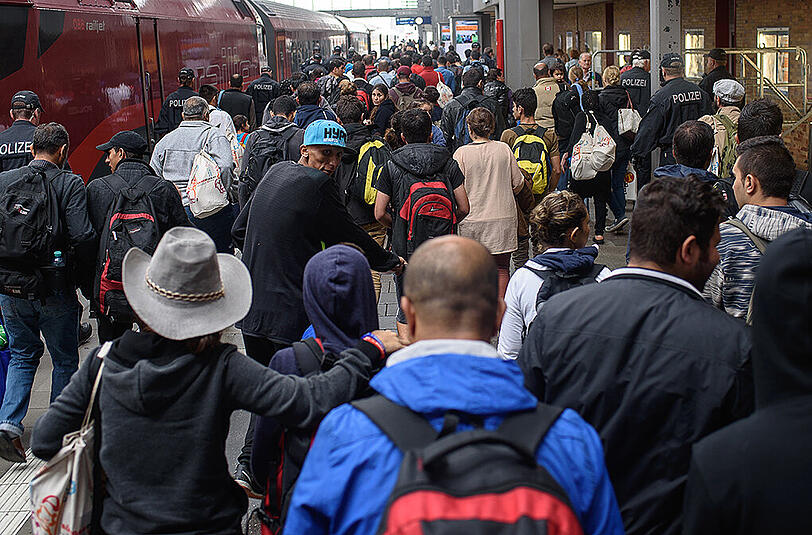 Der Flüchtlingsstrom (hier am Hauptbahnhof in München) nimmt nicht ab. Etliche Flüchtlinge landen jetzt auch in Passau. (Archivbild)