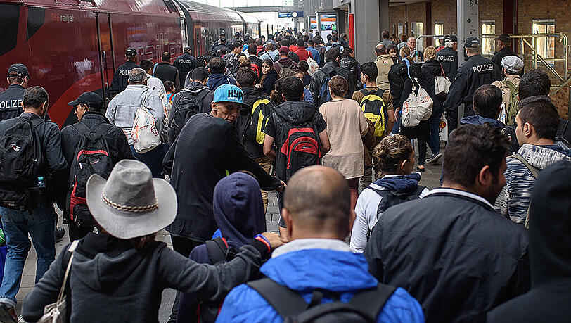 Der Flüchtlingsstrom (hier am Hauptbahnhof in München) nimmt nicht ab. Etliche Flüchtlinge landen jetzt auch in Passau. (Archivbild) Der Flüchtlingsstrom (hier am Hauptbahnhof in München) nimmt nicht ab. Etliche Flüchtlinge landen jetzt auch in Passau. (Archivbild)