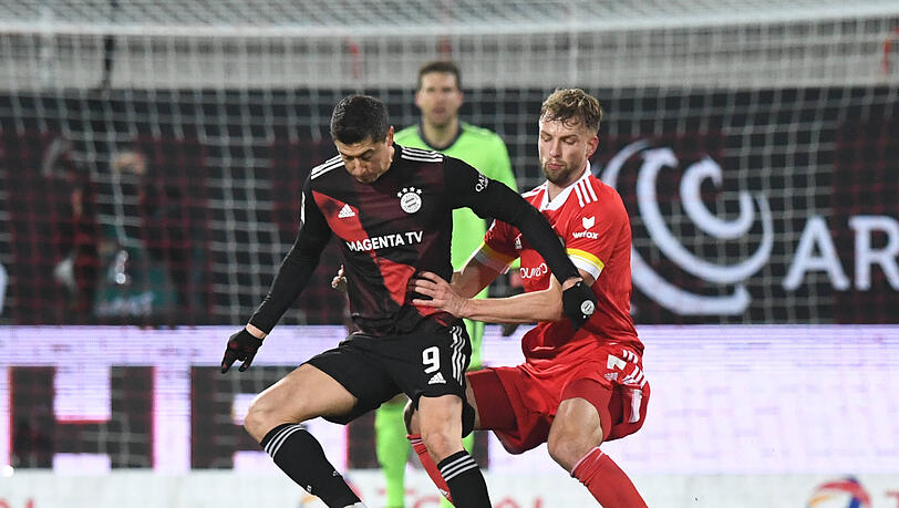 Robert Lewandowski trifft zum 1:1 gegen Union Berlin.