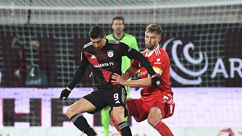 Robert Lewandowski trifft zum 1:1 gegen Union Berlin.