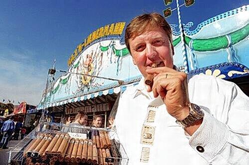 Wirt Fritz Stahlmann ist zwar Nichtraucher &ndash; aber in seinem Festzelt will er gerne auch weiterhin Zigarren paffen.