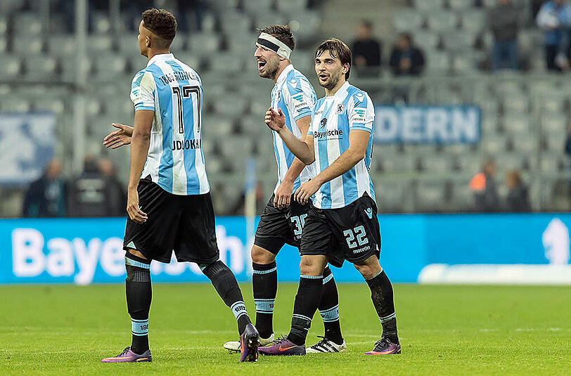 MILOS DEGENEK: NOTE 4 - Durfte nach der Pause als Abräumer sein Comeback feiern. Engagiert, hätte mit ein bisschen mehr Konsequenz das 2:4 verhindern können. Zu oft einen Schritt zu spät.
