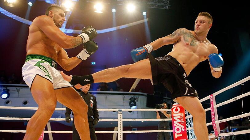 Kickbox-Weltmeister Michael Smolik (r.) kämpft am Donnerstag gegen Weltmeister Mihal Janacek.