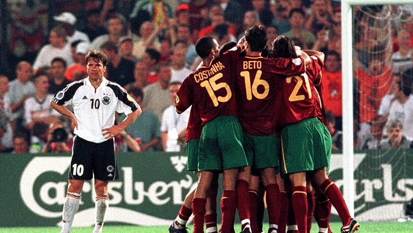 Das Grauen am 20.06.2000: Portugal um Sérgio Conceição besiegelt in "De Kuip" das EM-Aus und beendet somit auch die Nationalmannschaftskarriere von Lothar Matthäus.
