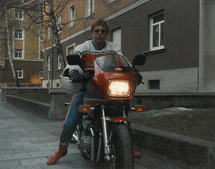 So kann man sich in Sendling sehen lassen: der junge Dieter Reiter auf seiner Maschine.
