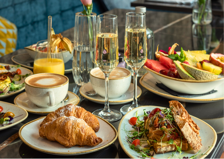 Feine Gastronomie bietet auch das Boutiquehotel Forstinger &ndash; schon morgens beim Fr&uuml;hst&uuml;cksbuffet.