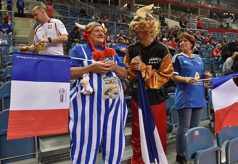 Schrille Outfits, skurrile Masken, schräge Typen, ausgelassene Stimmung: Bei der Handball-Europameisterschaft geben die Fans für ihre Teams tatsächlich alles. Die Bilder aus Polen...