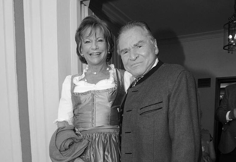 Angela Wepper (&dagger;76): Die Ehefrau von Fritz Wepper starb am 11. Januar an einer Hirnblutung.