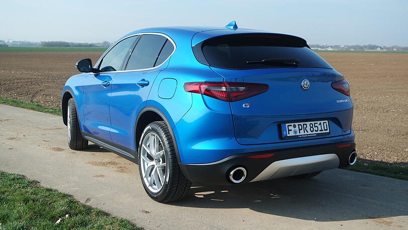 Die Lackierung des Testfahrzeugs hört auf den schönen Namen Blu Misano. Die Lackierung des Testfahrzeugs hört auf den schönen Namen Blu Misano.