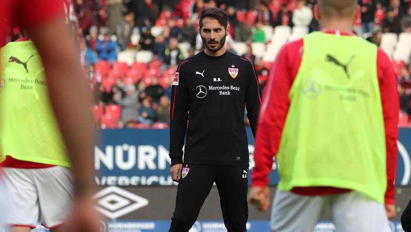 Halil Altintop, damals Stuttgarter Co-Trainer und ehemaliger Bundesligaprofi, steht auf dem Platz. Foto: Daniel Karmann/dpa/Archivbild Halil Altintop, damals Stuttgarter Co-Trainer und ehemaliger Bundesligaprofi, steht auf dem Platz. Foto: Daniel Karmann/dpa/Archivbild