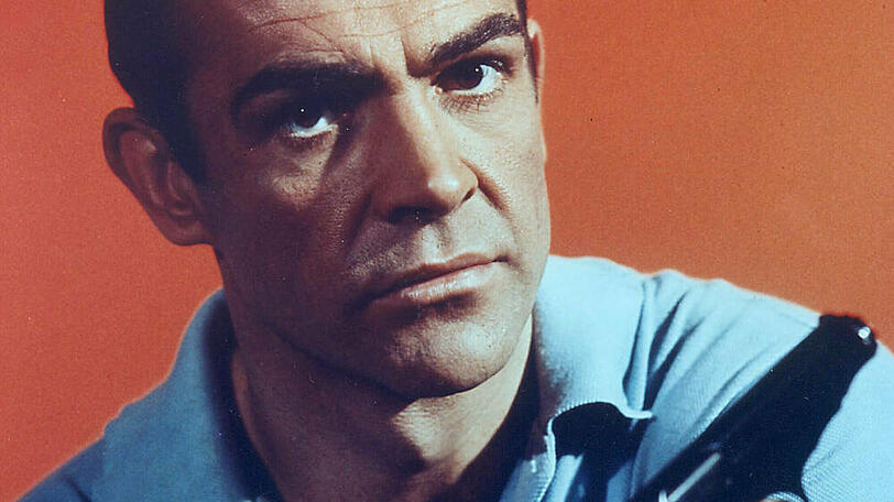 Sean Connery als James Bond mit der Pistole in "James Bond - 007 jagt Dr. No"