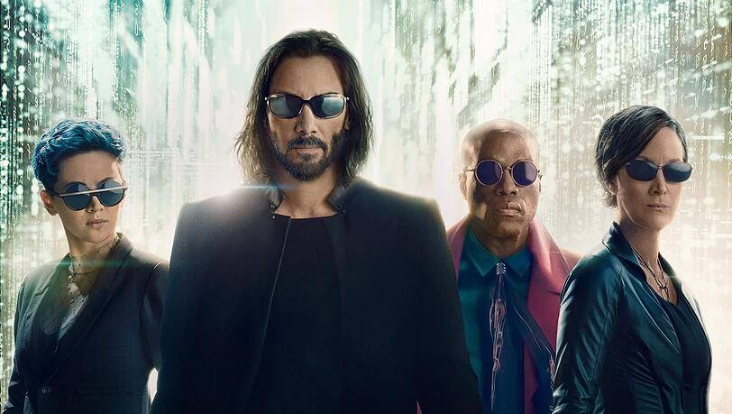 Mit "Matrix Resurrections", dem vierten Film der Reihe, taucht das Publikum noch einmal in die doppelbödige Welt von Neo (Keanu Reeves, zweiter von links) und Co. ein. Mit "Matrix Resurrections", dem vierten Film der Reihe, taucht das Publikum noch einmal in die doppelbödige Welt von Neo (Keanu Reeves, zweiter von links) und Co. ein.