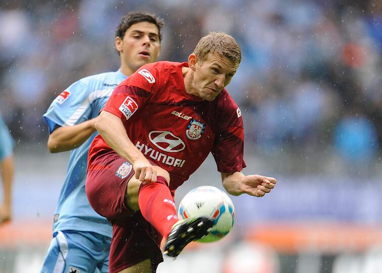 KEVIN VOLLAND: Schlenzer in die lange Ecke. Ein magischer Moment mit seinem Heber zum 3:0. Isngesamt sehr starker Auftritt des Doppel-Torschützen! Note 1