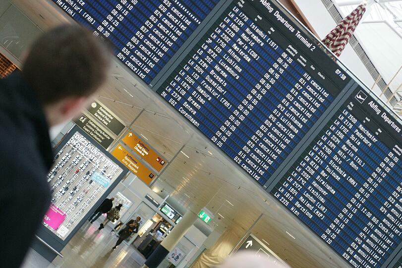 Streik bei der Lufthansa, Flugausfälle in München - aber richtiges Chaos bleibt aus. Die Bilder vom Münchner Flughafen