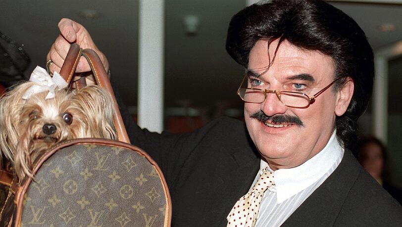 Rudolph Moshammer mit seiner geliebten Hündin Daisy.  Der Münchner Modeschöpfer wurde am 14. Januar 2005 ermordet.
