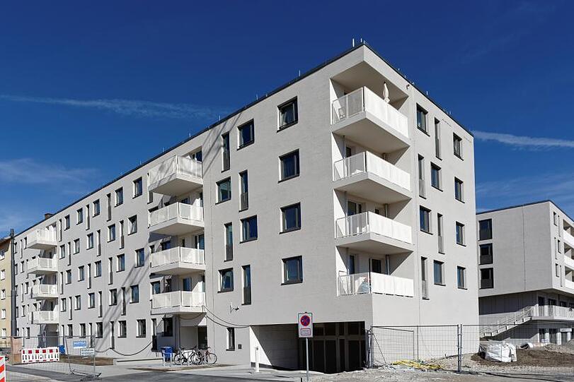 Hier ist der Neubau von der Seite der Siglstraße zu sehen.