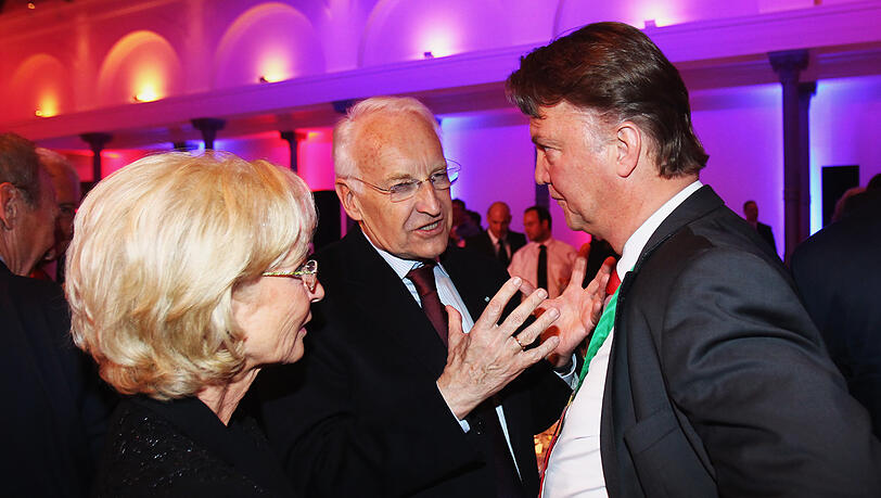 Stoiber und Ex-Bayern-Trainer Louis van Gaal 2010. Stoiber und Ex-Bayern-Trainer Louis van Gaal 2010.