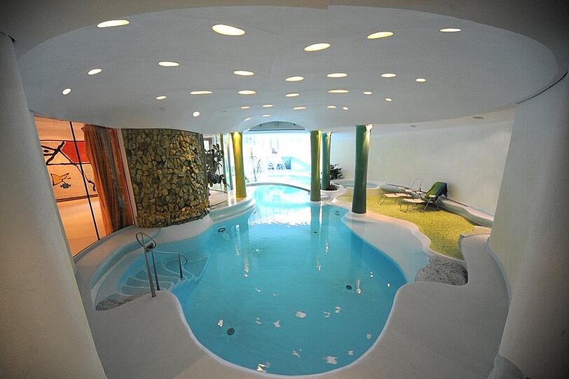 Auch unten: Die Pool-Landschaft mit Jacuzzi und Dampfbad.