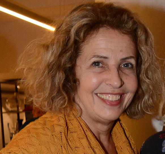 &bdquo;Erstmals
Großmutter&ldquo; - Michaela May: &bdquo;Das Jahr hat es gut gemeint mit mir. Nicht nur beruflich, sondern auch, weil ich zum ersten Mal Großmutter geworden bin. Es war ein schönes Gefühl, an Weihnachten zum ersten Mal vier Generationen unter einem Baum versammelt zu haben. Silvester feiere ich mit meinem Mann bei Freunden am Wolfgangsee.&ldquo;