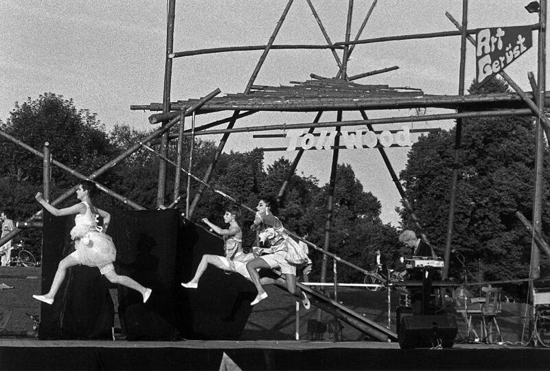 Performance auf der Tollwood-Bühne.