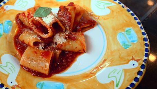 Noch eine Spezialität von der Amalfiküste: Pasta mit Ragú alla napoletana. Noch eine Spezialität von der Amalfiküste: Pasta mit Ragú alla napoletana.