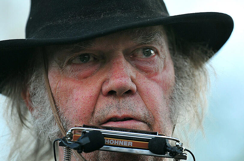 Neil Young: Die Kindheit des kanadischen Rockstars war geprägt durch Krankheiten wie Diabetes, Epilepsie und einer Polioinfektion.
