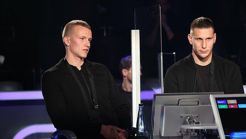 Die Fußball-Nationalspieler Lukas Klostermann und Niklas Süle bei "Wer wird Millionär?". Die Fußball-Nationalspieler Lukas Klostermann und Niklas Süle bei "Wer wird Millionär?".