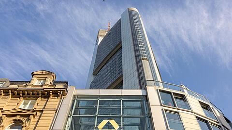 "Wir sind mit viel Schwung ins Jahr gestartet und knüpfen damit nahtlos an das starke Vorjahr an", bilanziert der Commerzbank-Vorstandsvorsitzende Manfred Knof.