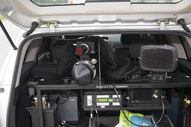 So sieht es im Blitzer-Wagen der Polizei aus...