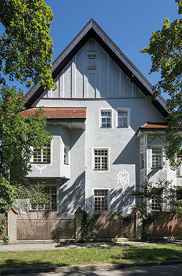 Malsenstraße 23: Das 1906 nach Plänen von Paul Böhmer in historisierenden Formen erbaute Reihenhaus ist Teil der Villenkolonie Gern.