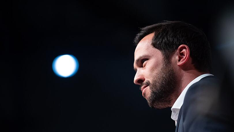 Hagen beim Parteitag in Bayreuth, auf dem er mit 93,4 Prozent zum neuen Landes-Vorsitzenden der Liberalen gewählt wurde.