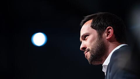 Hagen beim Parteitag in Bayreuth, auf dem er mit 93,4 Prozent zum neuen Landes-Vorsitzenden der Liberalen gewählt wurde.
