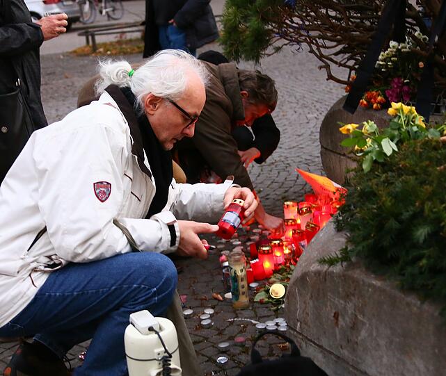 Die Bilder von der Trauerfeier am Pariser Platz in Haidhausen.