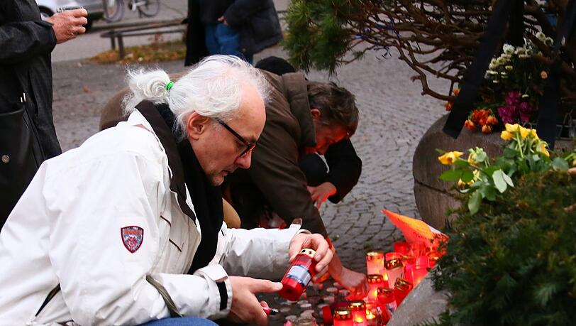 Die Bilder von der Trauerfeier am Pariser Platz in Haidhausen.