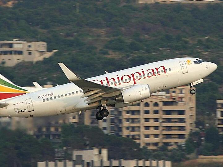 Eine Boeing 737 der Ethiopian Airlines beim Start.