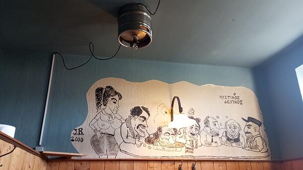 Cool: Bierfässer hängen als Lampen an der Decke, das Bild daruntererinnert an den kultigen Vorgänger Lucullus.