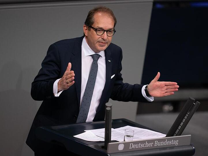 Alexander Dobrindt spricht im Plenum. Foto: Michael Kappeler/dpa