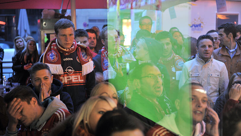Fußball-Fans, die in Kneipen gehen, können sich lediglich die erste Halbzeit des Spiels zwischen dem FC Bayern und Atlético Madrid anschauen. (Archivbild)