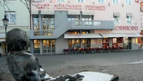 So genießt der wahre Münchner (hier Helmut Fischer) sein Frühstück So genießt der wahre Münchner (hier Helmut Fischer) sein Frühstück
